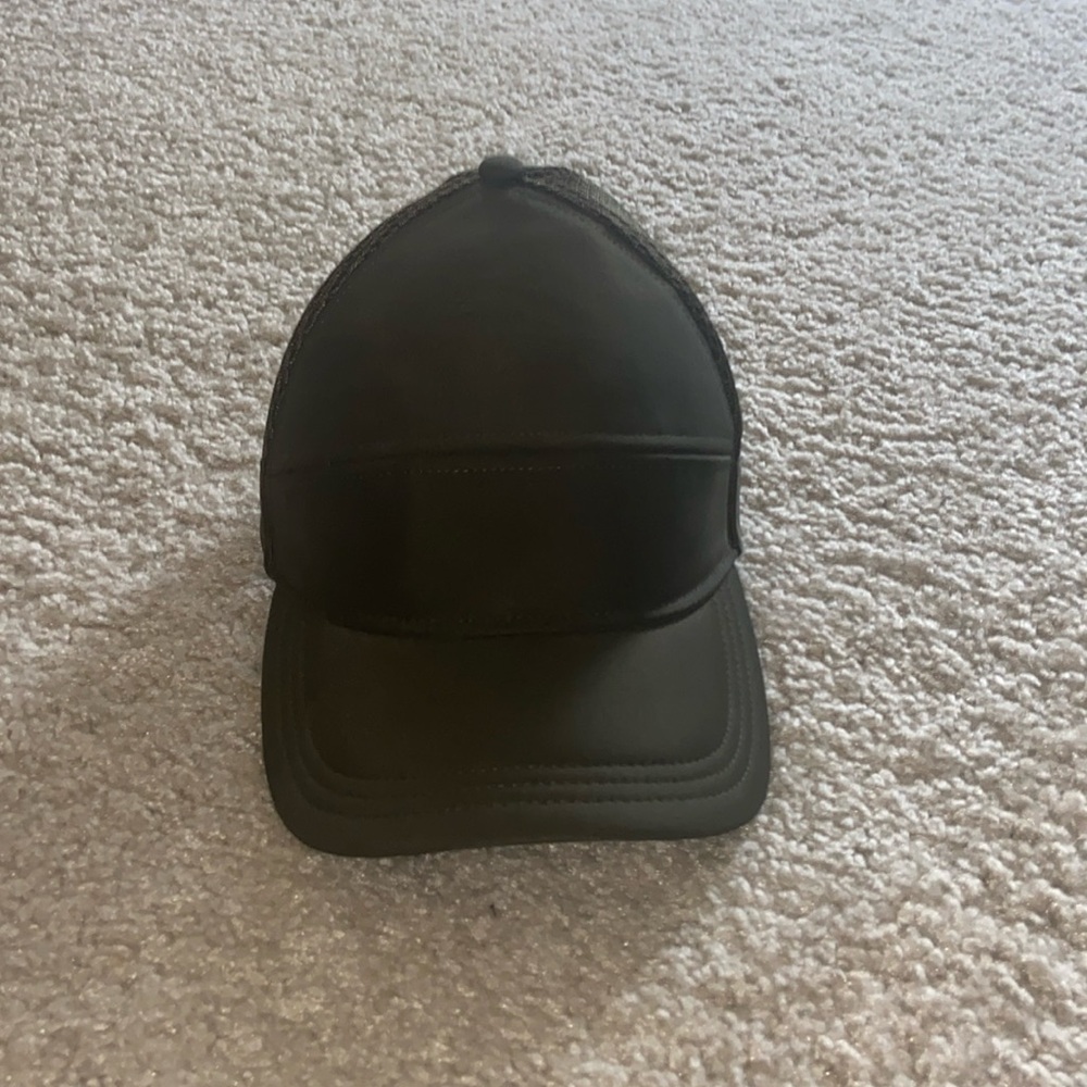 Army green lu lu lemon hat